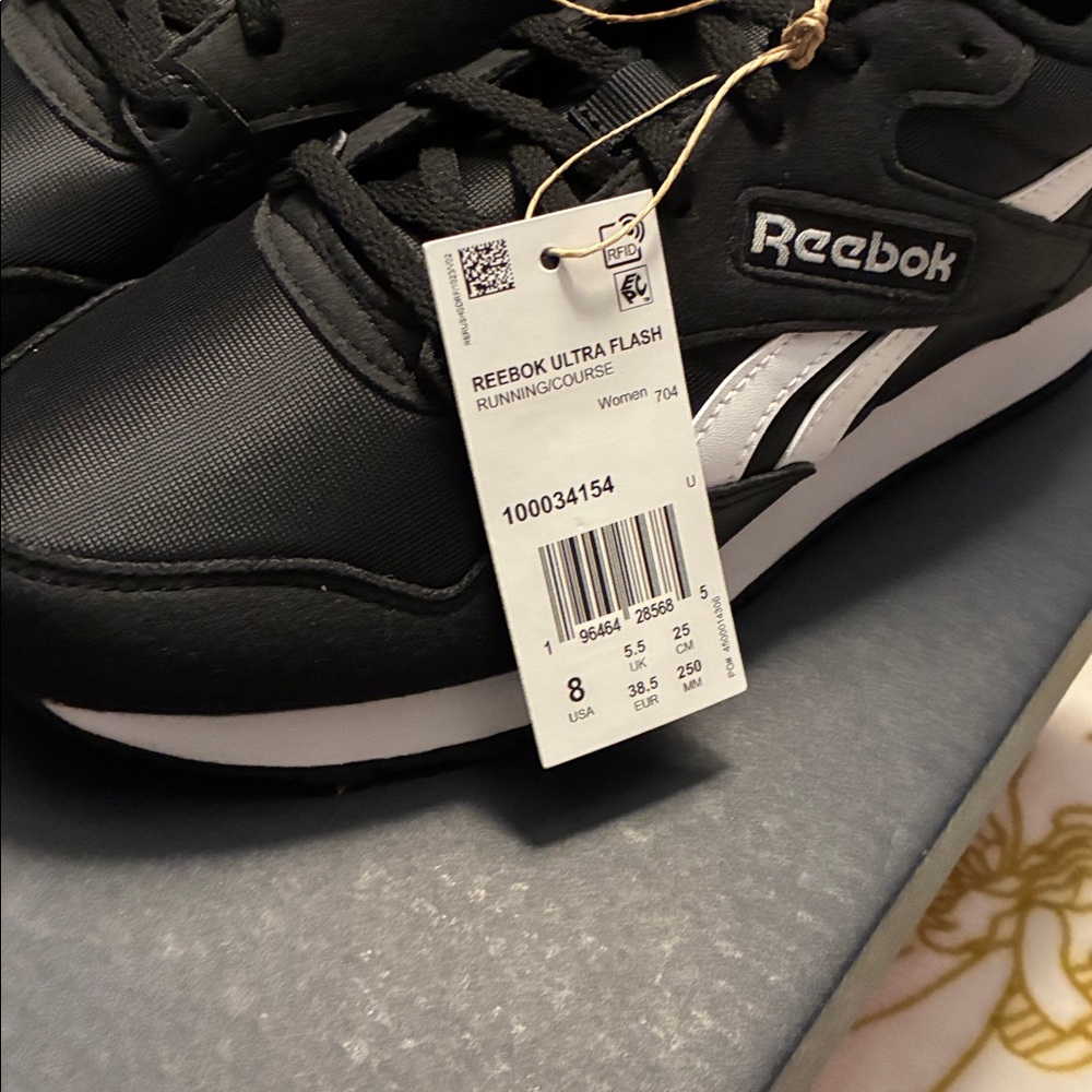 NWT Ladies Reebok Classic Black and White Ultra Flash Running Shoes (8) - Picture 5 of 5